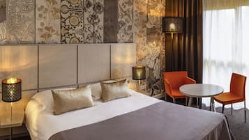 Klassieke kamer, 1 tweepersoonsbed | Luxe beddengoed, een kluis op de kamer, een bureau, een laptopwerkplek