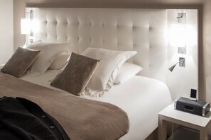 Privilege, Room, 1 Double Bed | Premium bedding, in-room safe, desk, laptop workspace