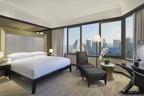 Premier Room, 1 King Bed | Premium bedding, minibar, in-room safe, individually furnished