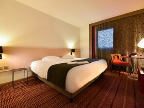 Classic Room, 1 Double Bed | Premium bedding, minibar, in-room safe, desk