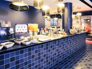 Daily buffet breakfast (EUR 19 per person)