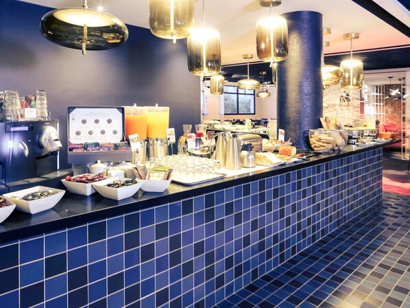 Daily buffet breakfast (EUR 19 per person)