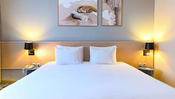 Familiekamer, Meerdere bedden | Luxe beddengoed, een kluis op de kamer, een bureau