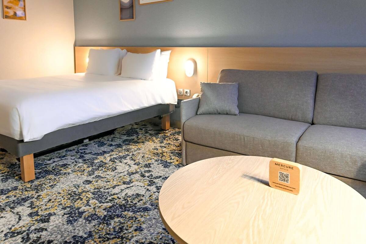 Habitación familiar, varias camas | Ropa de cama de alta calidad y caja de seguridad en la habitación 
