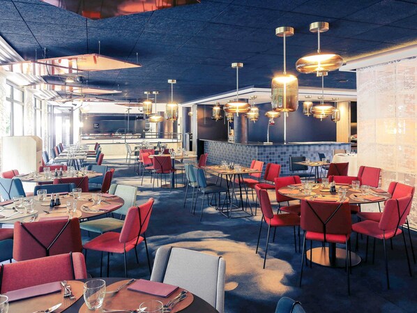 Lunch and dinner served, French cuisine