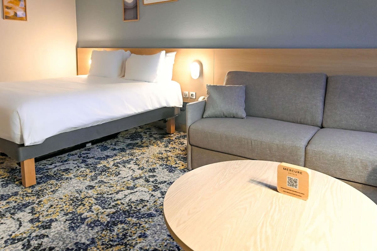 Family Room, Multiple Beds | Premium bedding, in-room safe, desk, blackout drapes