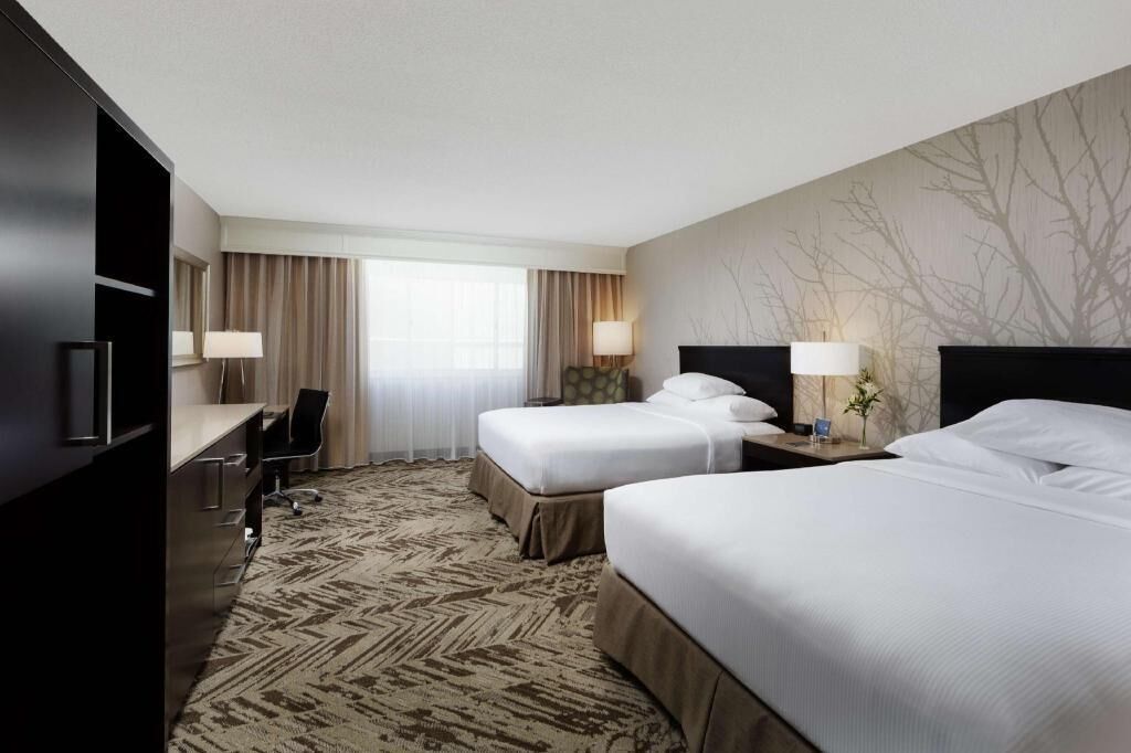 Premium bedding, in-room safe, desk, laptop workspace