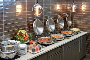 Frühstück, Mittagessen und Abendessen