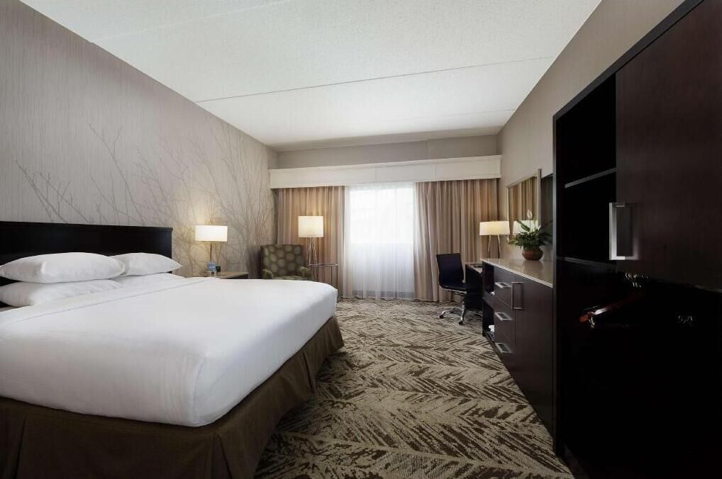 Premium bedding, in-room safe, desk, laptop workspace