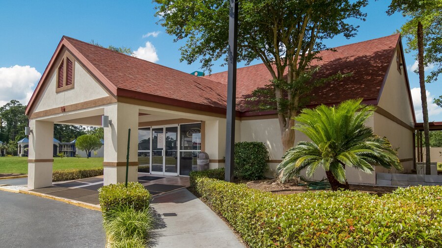 Red Roof Inn & Suites Brunswick I-95