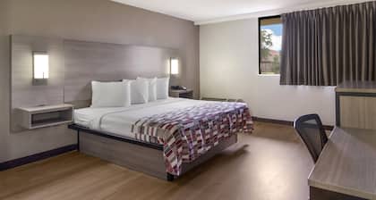 Red Roof Inn & Suites Brunswick I-95