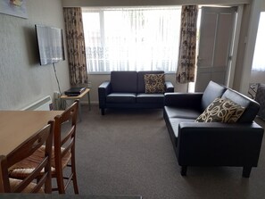 Standardzimmer, 1 Schlafzimmer | Wohnbereich | LCD-Fernseher