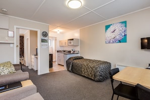Standard Room, 1 Bedroom | Living area