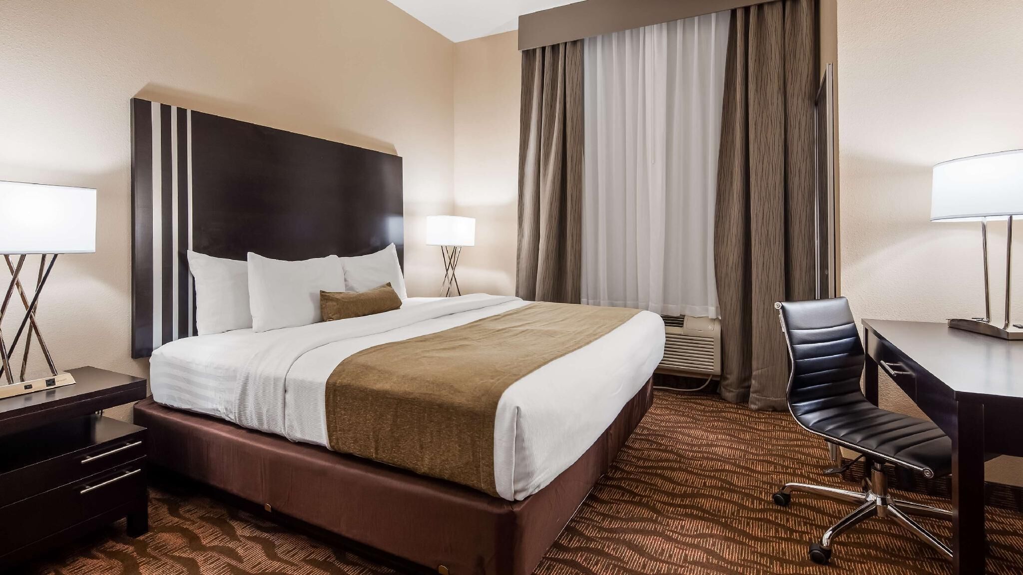 In-room safe, desk, iron/ironing board, free WiFi