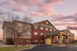 Exterior - Best Western Plus Capital Inn (Jefferson City)