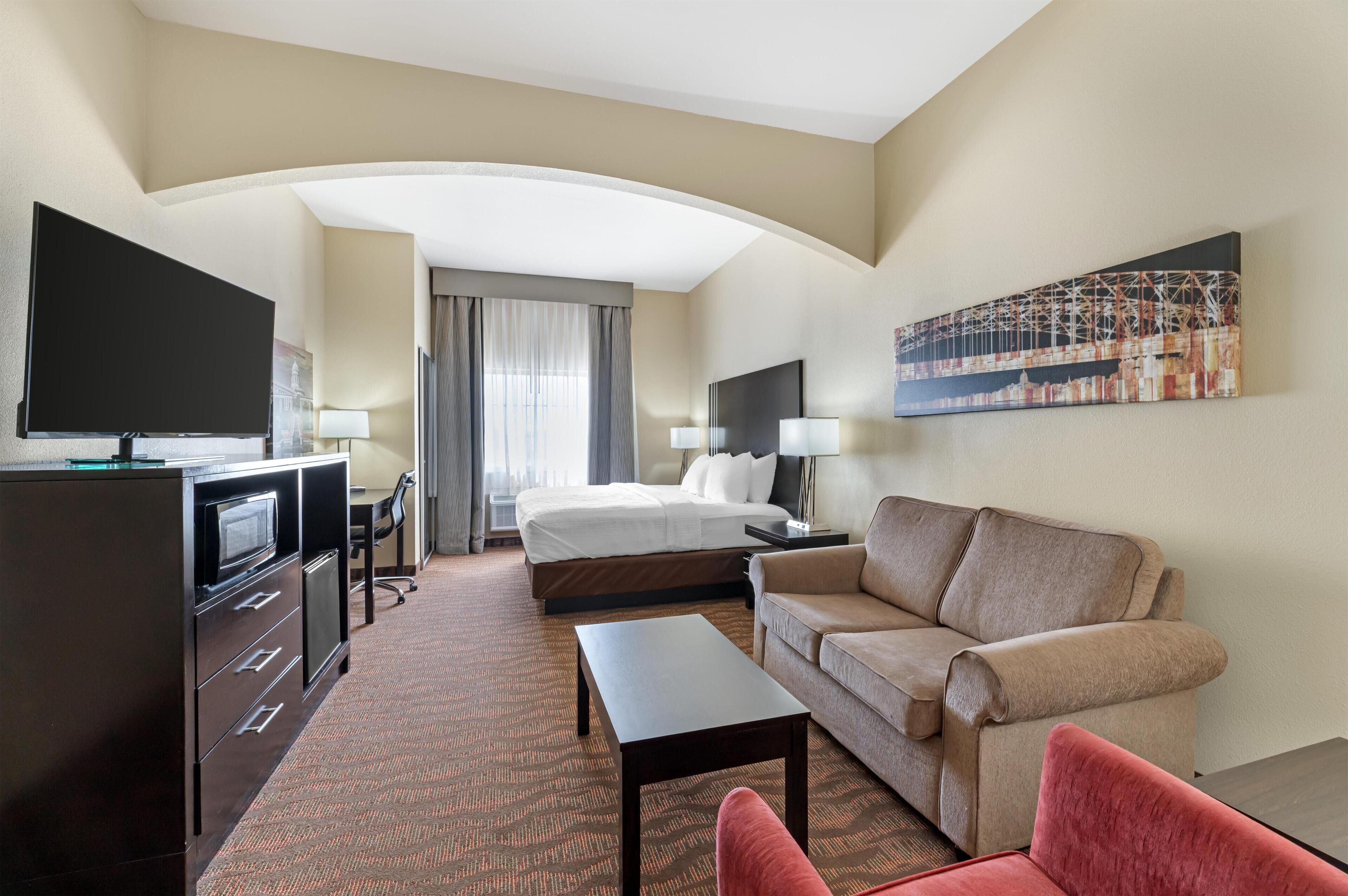 Standard Room, 1 King Bed, Accessible, Refrigerator & Microwave | In-room safe, desk, iron/ironing board, free WiFi