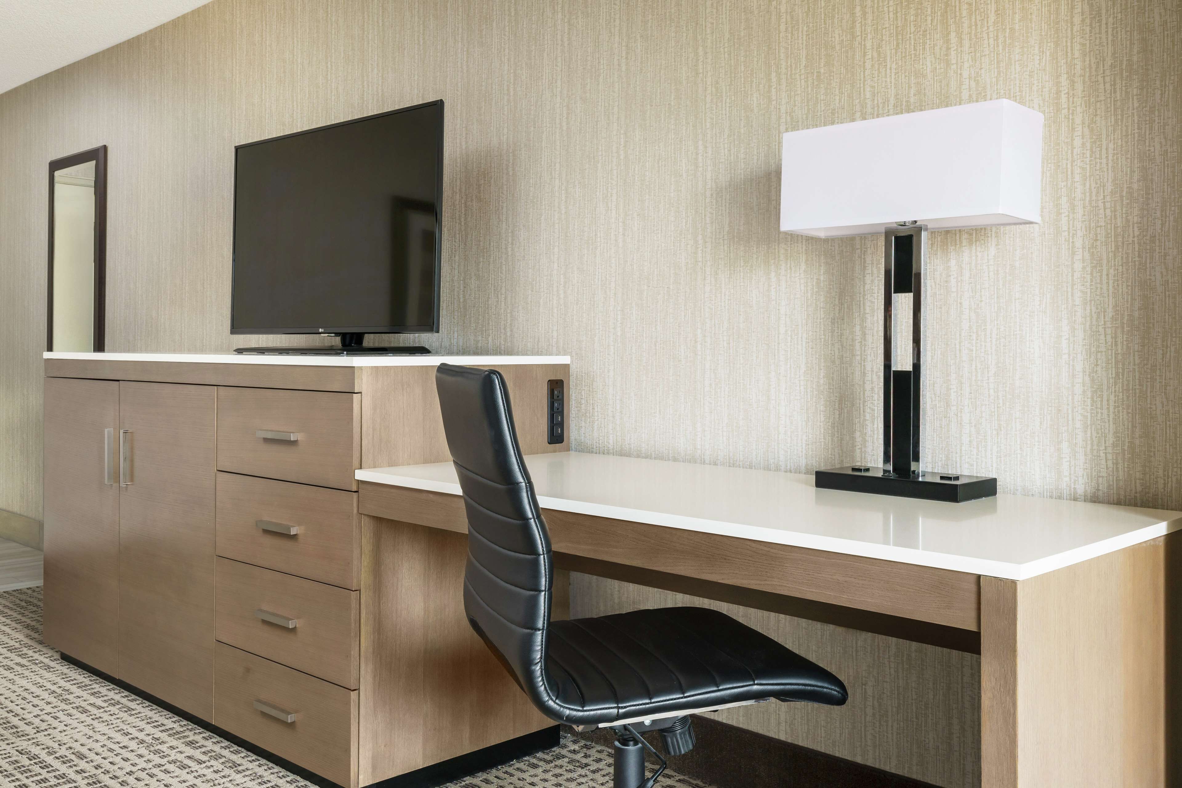 premium bedding, in-room safe, desk, laptop workspace