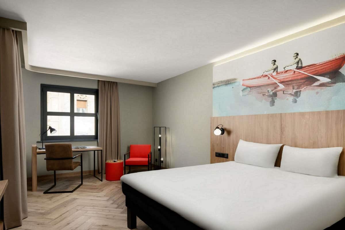 高级房, 1 张双人床 | 客房内保险箱、办公桌、免费 WiFi、床单