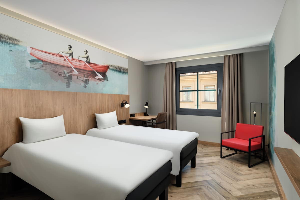 Superior Room, 2 Twin Beds | In-room safe, desk, free WiFi, bed sheets