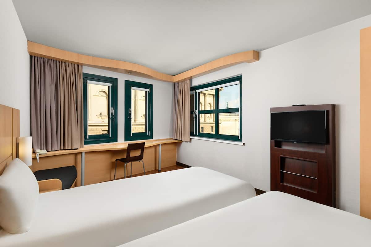 Classic Room, 2 Twin Beds | In-room safe, desk, free WiFi, bed sheets