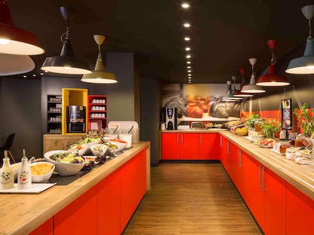Desayuno buffet diario (EUR 11.00 por persona). ibis Budapest Heroes Square