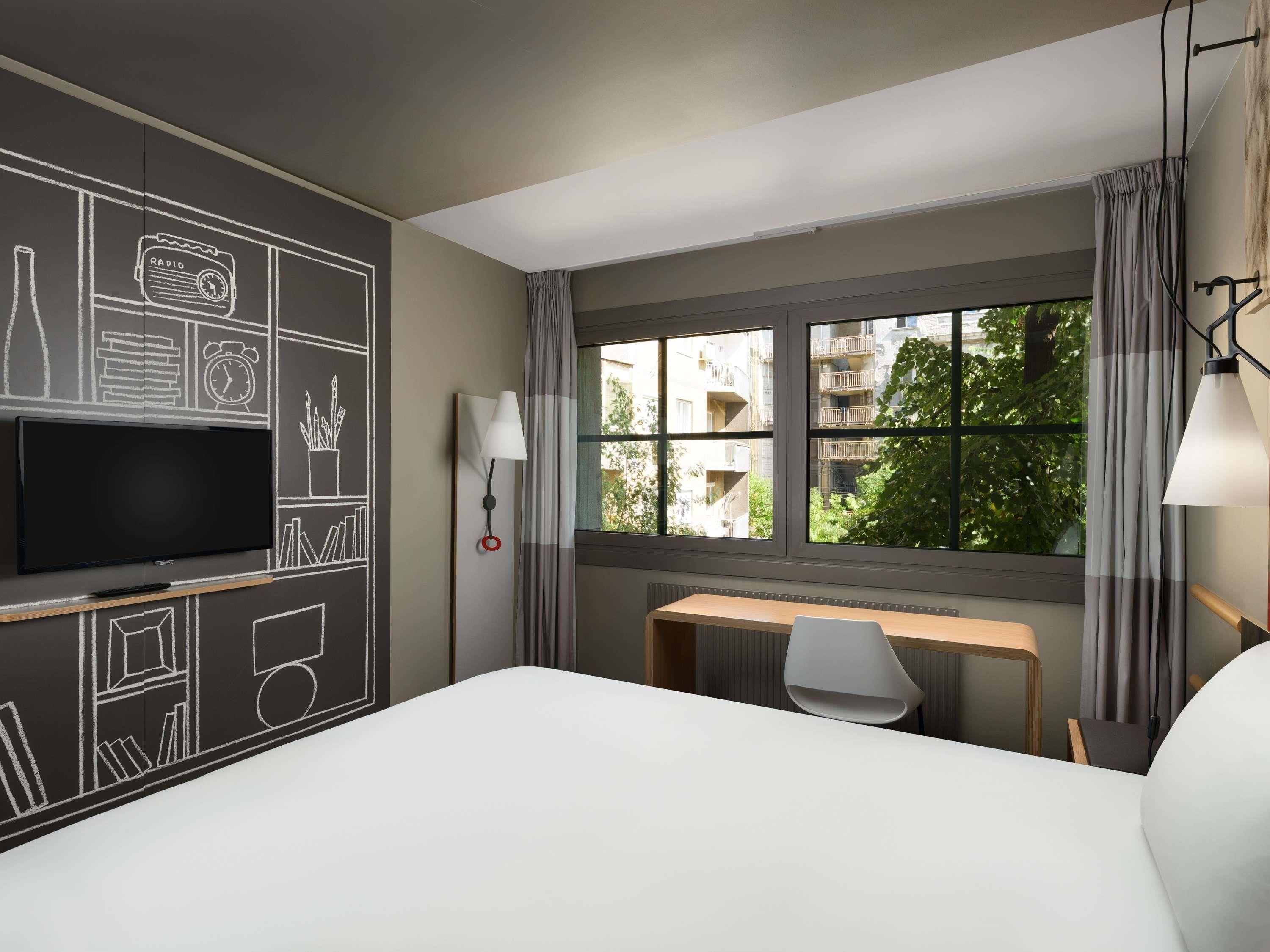 Standard Room, 1 Double Bed | In-room safe, desk, WiFi (free), bed sheets