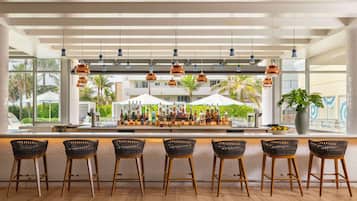 2 restaurants, serveren ontbijt, lunch, diner, Amerikaanse gerechten