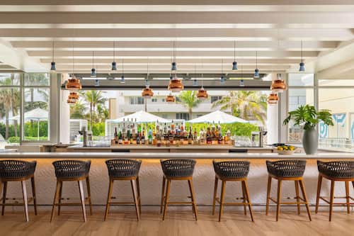 2 restaurants; breakfast, lunch, and dinner served