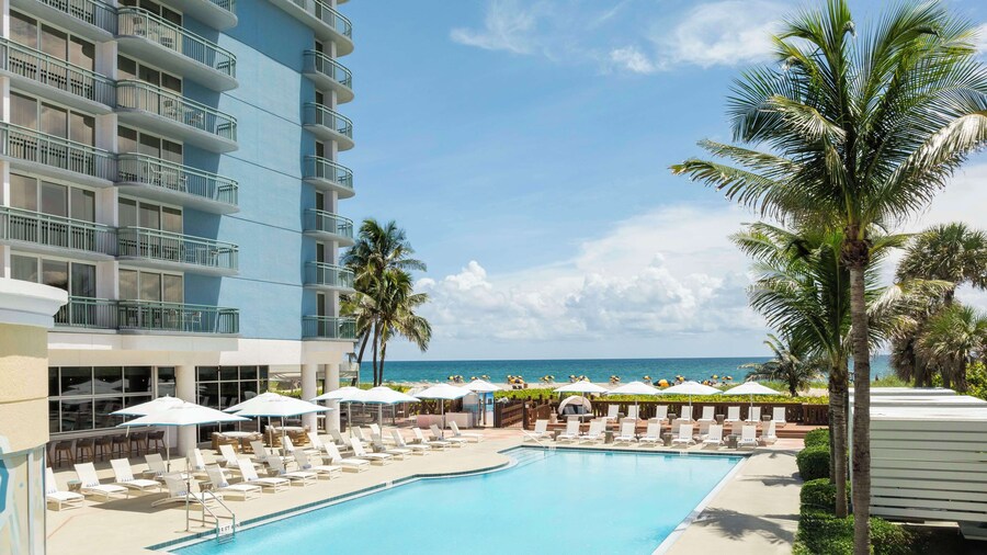 The Singer Oceanfront Resort, Curio Collection by Hilton