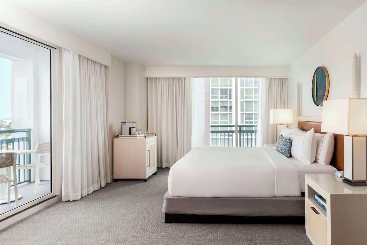 Standard Room, 1 King Bed, Corner