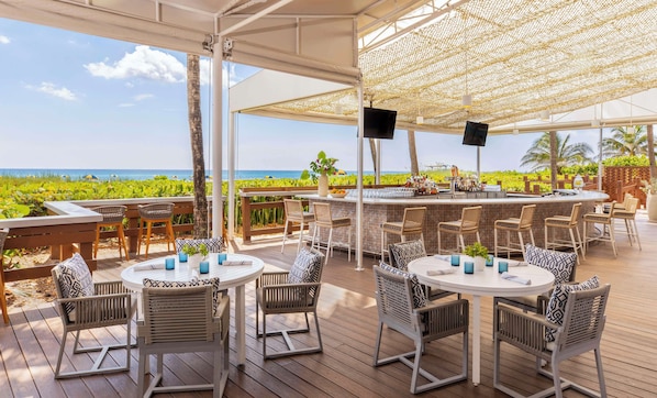 2 bars/lounges, poolside bar
