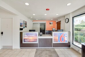 Lobby - Motel 6 Columbus, OH - West (Columbus)