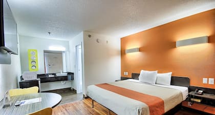 Motel 6 Columbus, OH - West