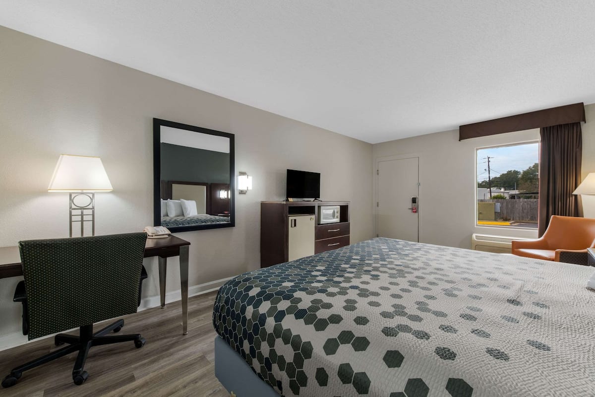 Standardzimmer, 1 King-Bett, Nichtraucher | Hochwertige Bettwaren, Verdunkelungsvorhänge, kostenloses WLAN