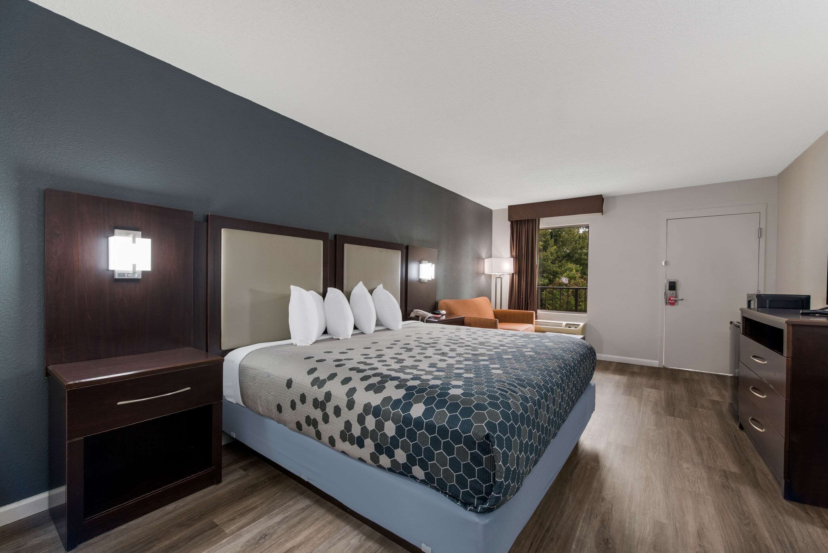 Literie de qualité supérieure, rideaux occultants, Wi-Fi gratuit