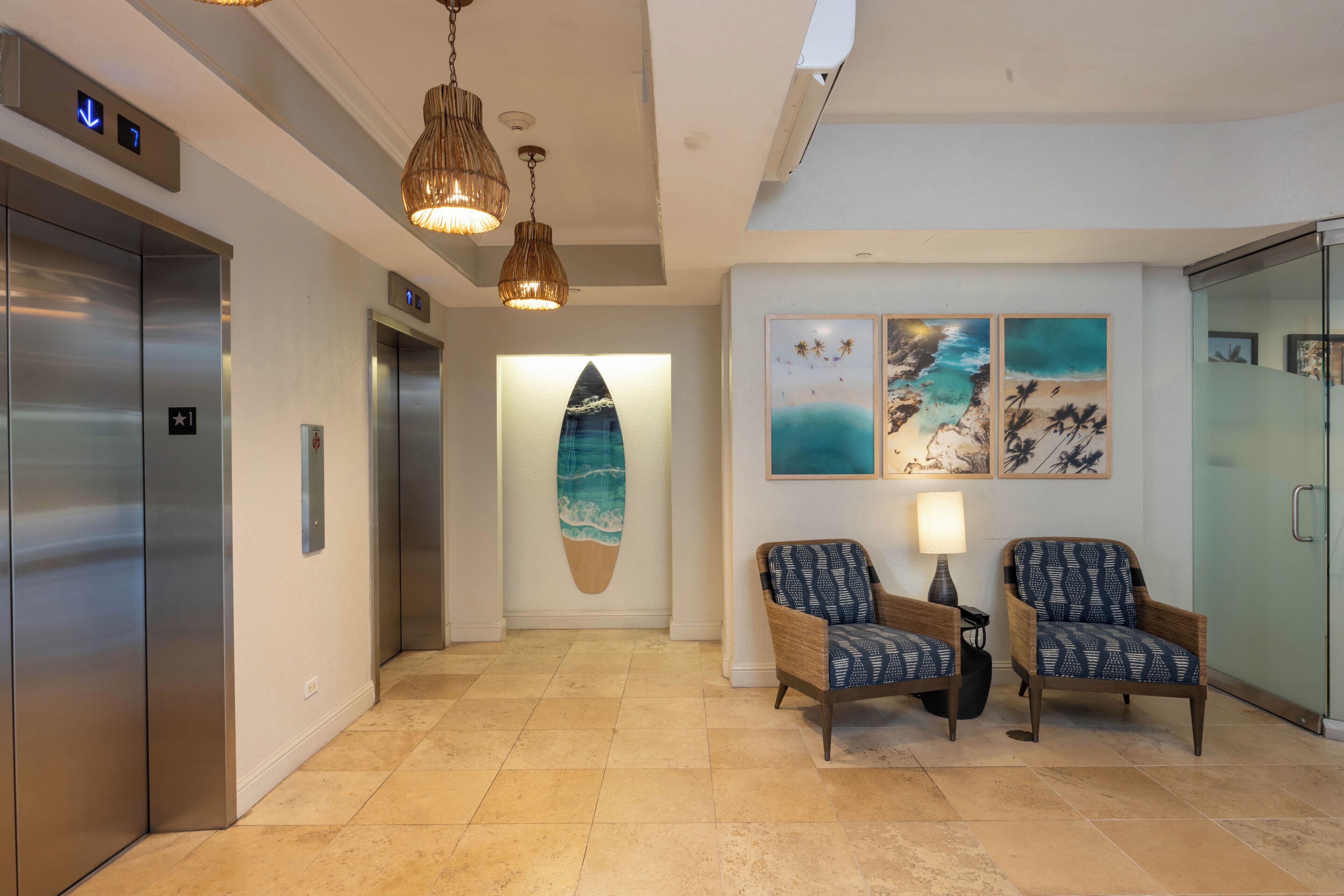 レジェンシーオンビーチウォークワイキキバイアウトリガー Expedia提供写真