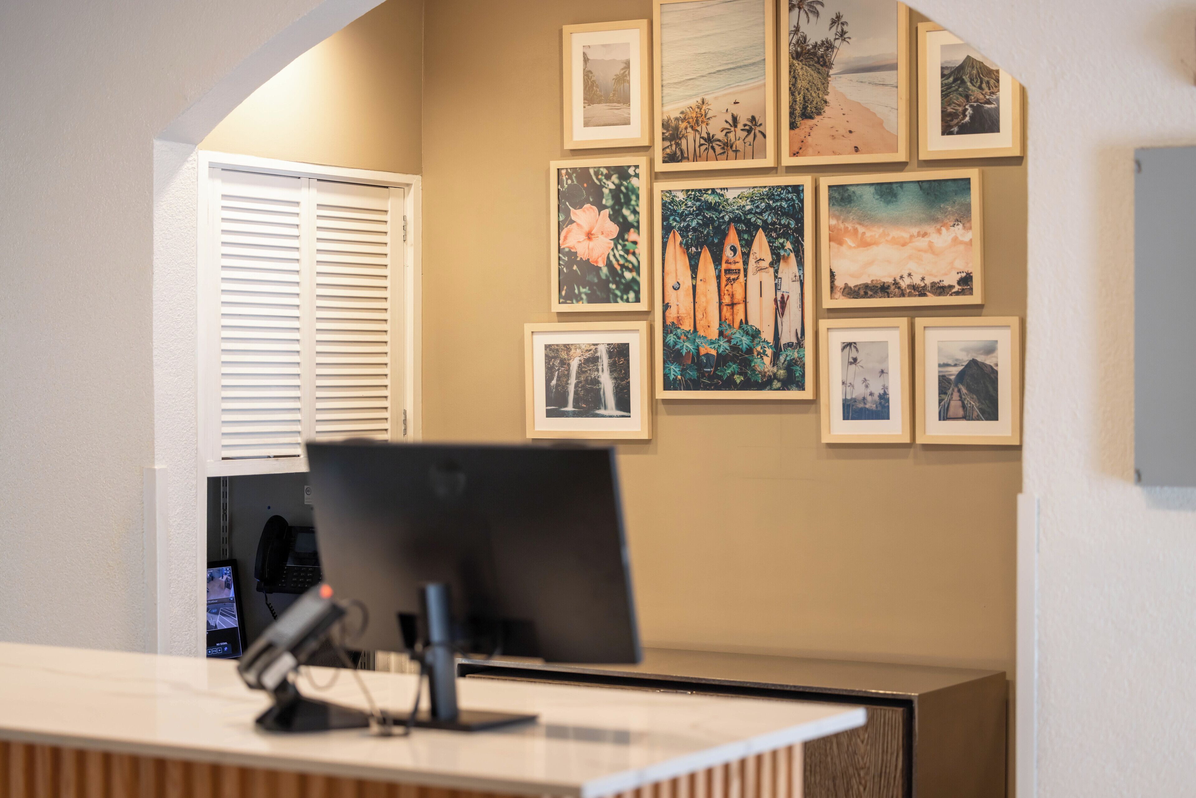 レジェンシーオンビーチウォークワイキキバイアウトリガー Expedia提供写真