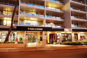 Vista frontal de la propiedad