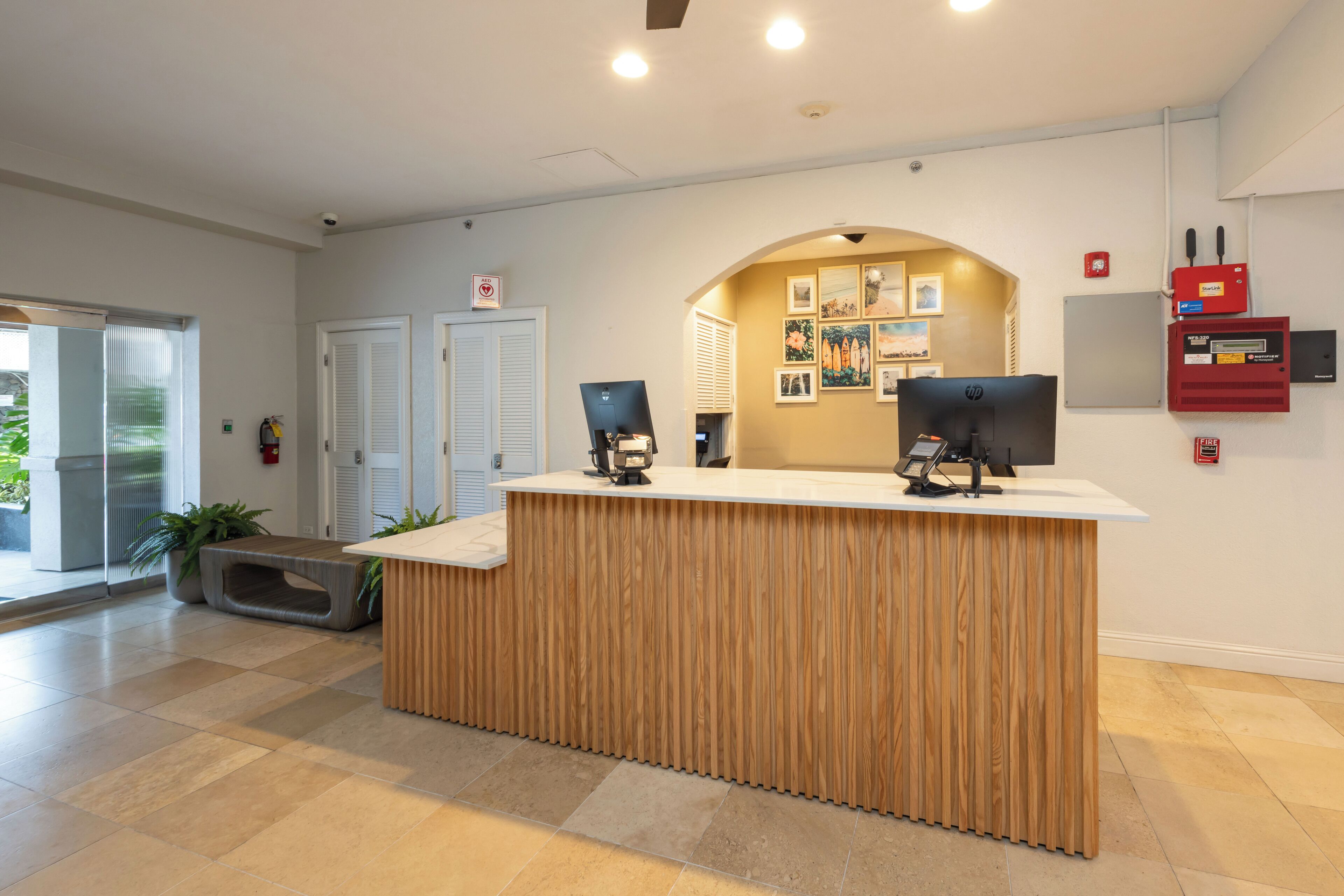 レジェンシーオンビーチウォークワイキキバイアウトリガー Expedia提供写真