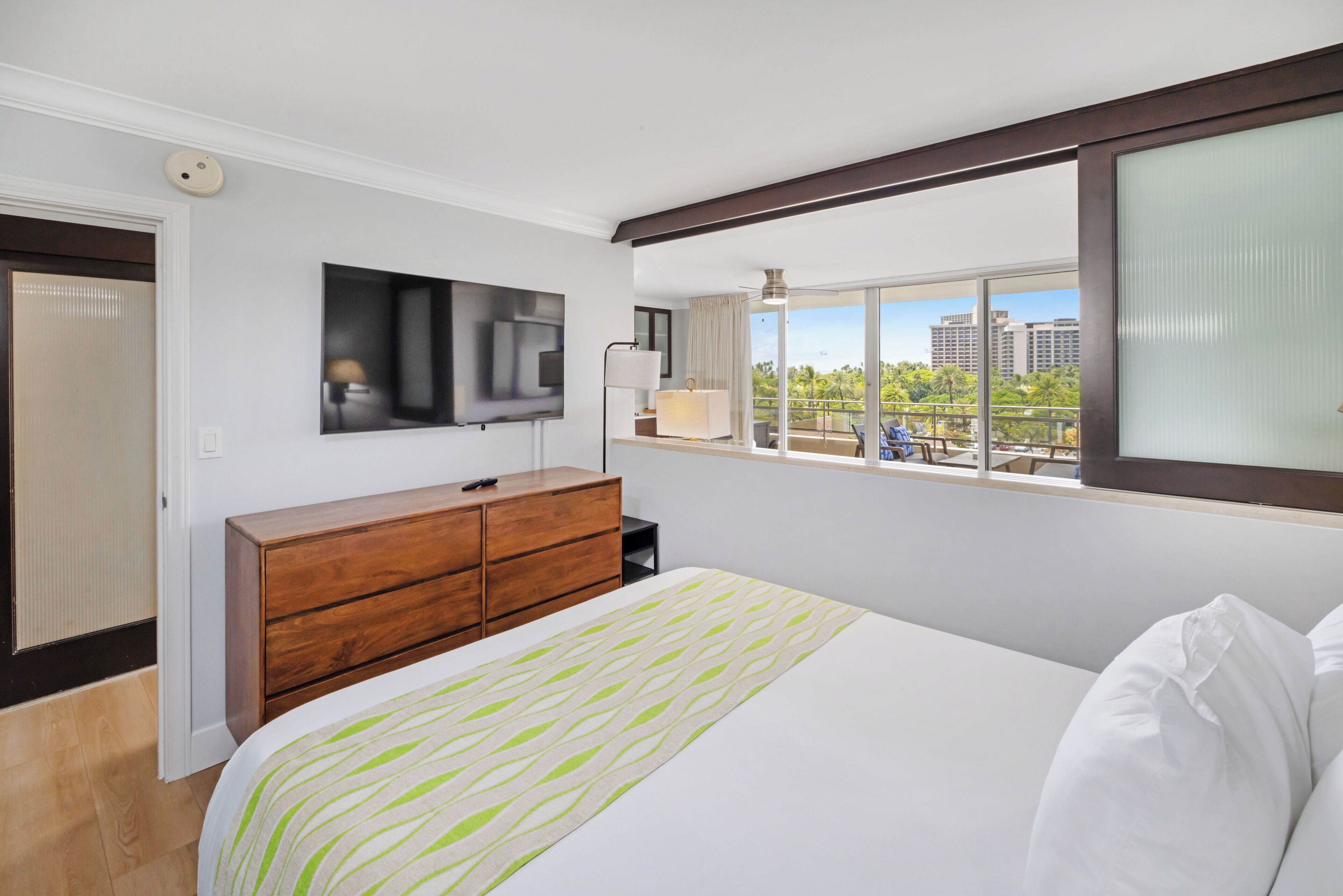 Condo, 1 habitación, vista a la ciudad (Unit 72 ,1Bath) | Caja de seguridad en la habitación y decoración personalizada 