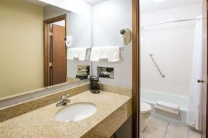 Combined shower/bathtub, hair dryer, towels