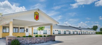 Super 8 by Wyndham Williams