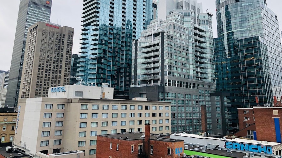 Comfort Suites Downtown