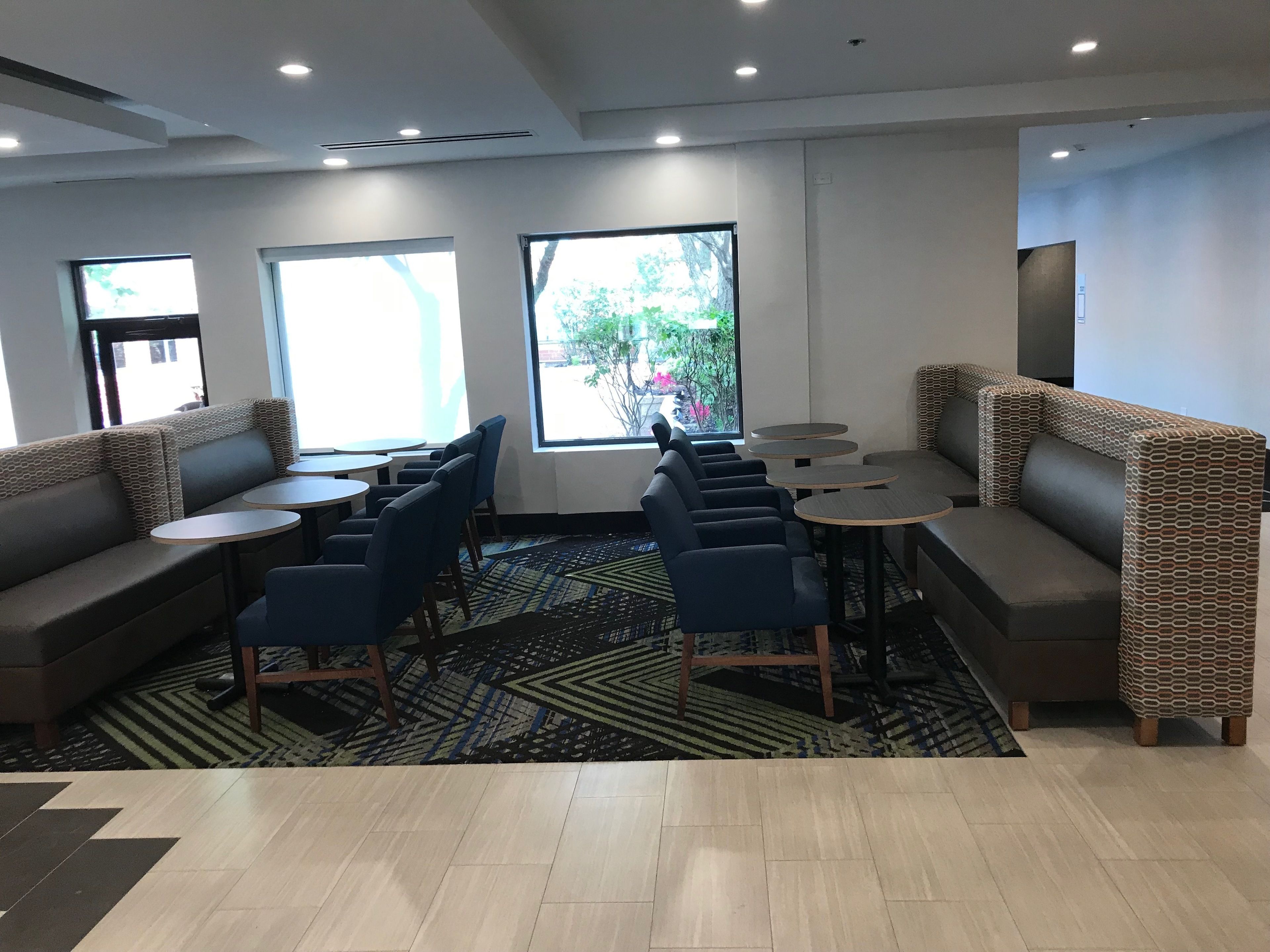 Photo - Holiday Inn Express Naperville by IHG