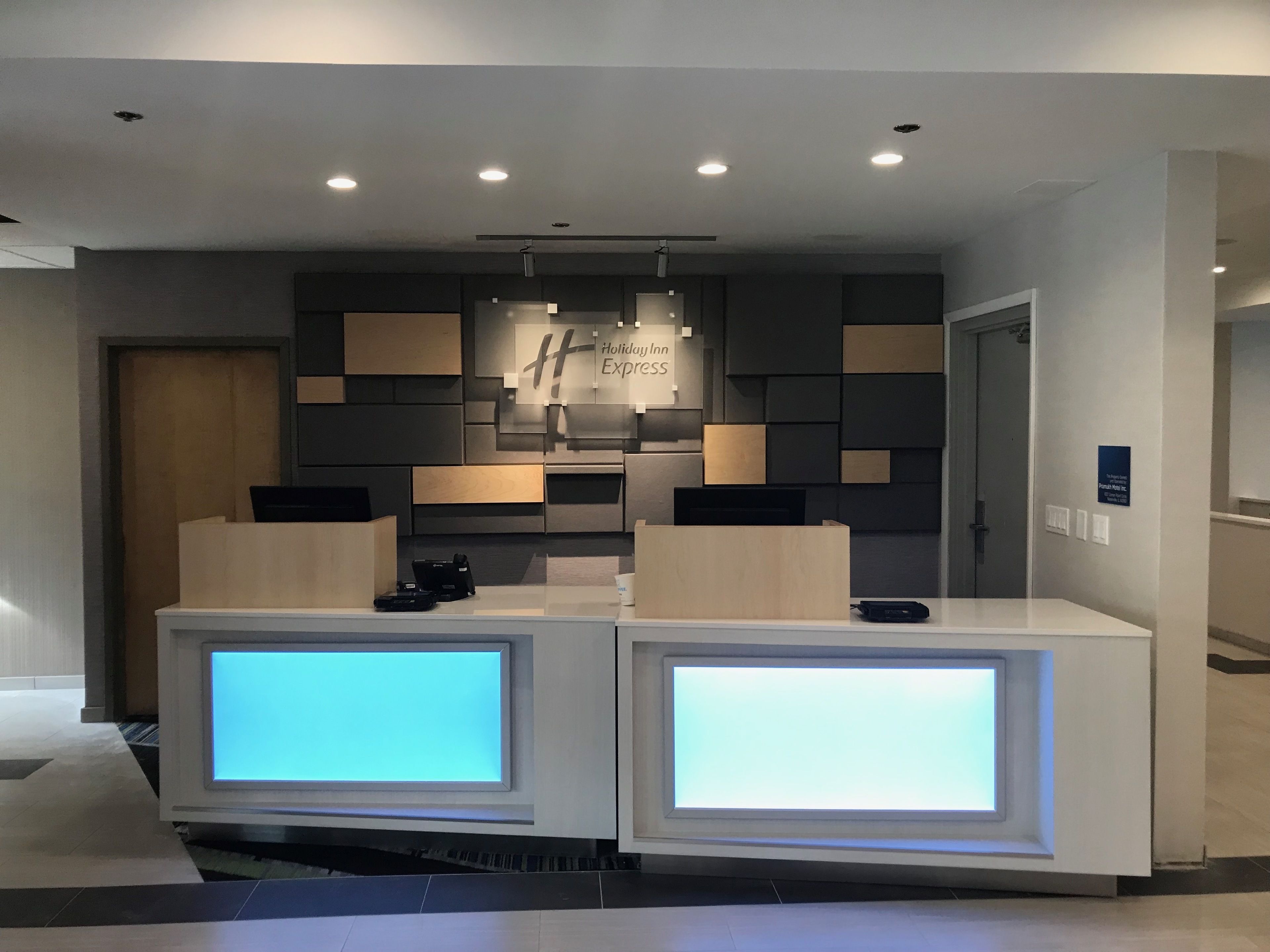 Photo - Holiday Inn Express Naperville by IHG