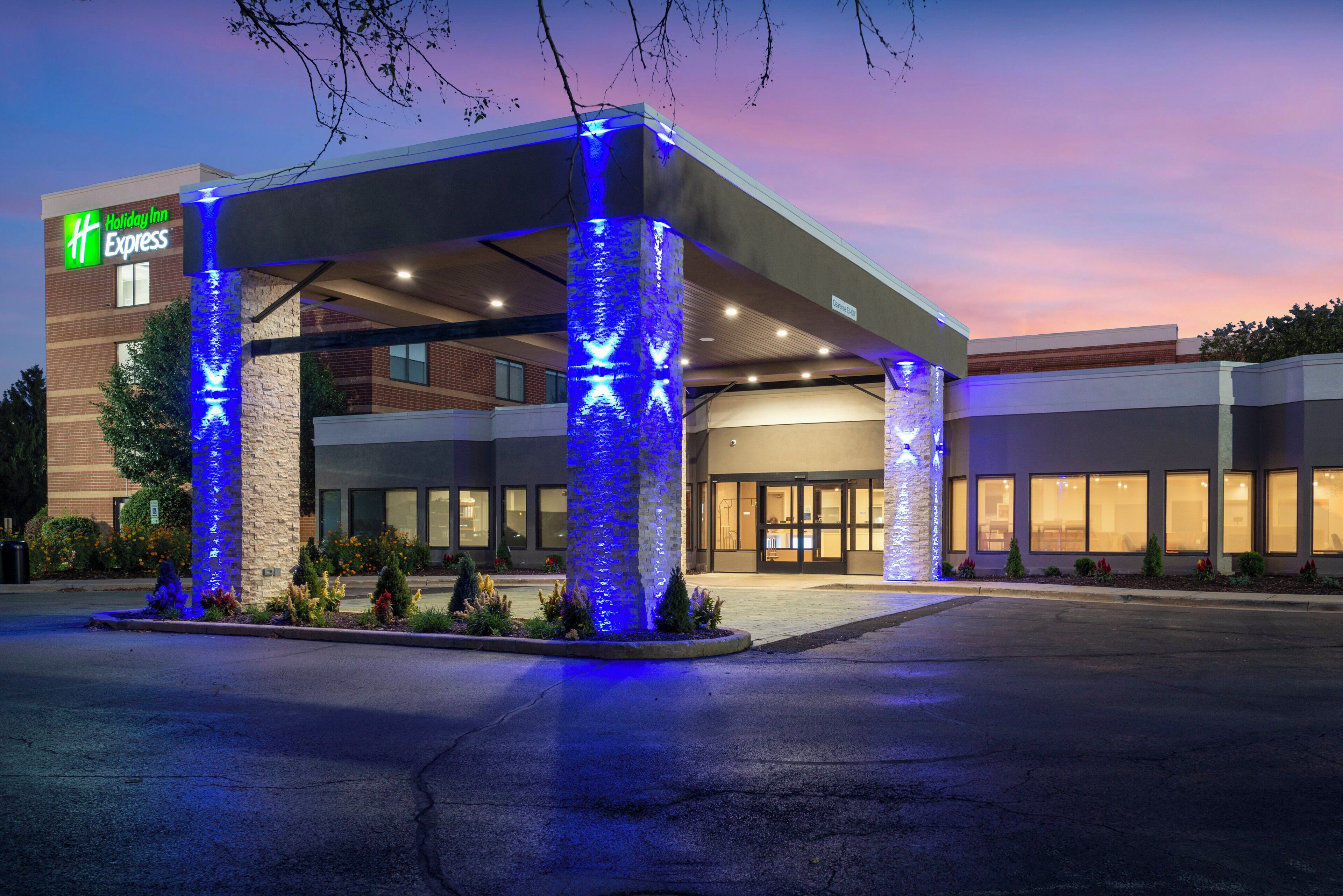Photo - Holiday Inn Express Naperville by IHG