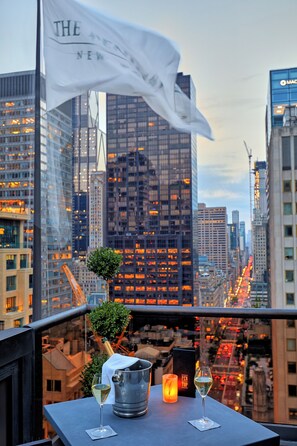 3 bars/lounges, rooftop bar, lobby lounge