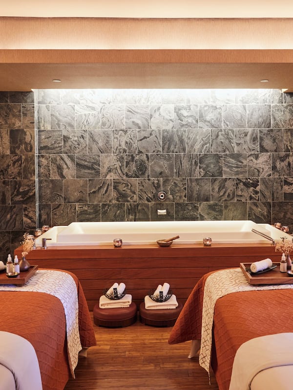 Couples treatment rooms, sauna, hot tub, steam room, body treatments