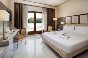 Habitación Confort, 1 cama Queen size, para no fumadores | Edredón, camas Select Comfort y minibar