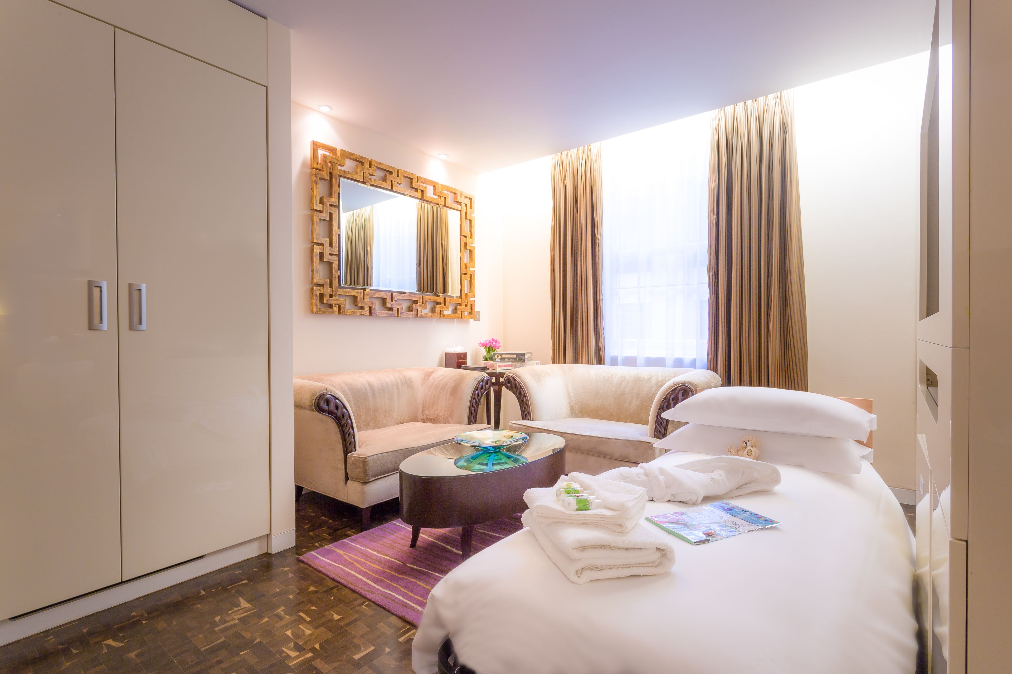 junior suite, 1 king bed | premium bedding, minibar, in-room safe, blackout curtains